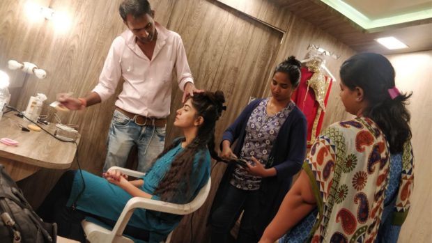 Papa Web Series ka offer aaya hai.. par usamen “kissing”ka seen hai..  kya karen?