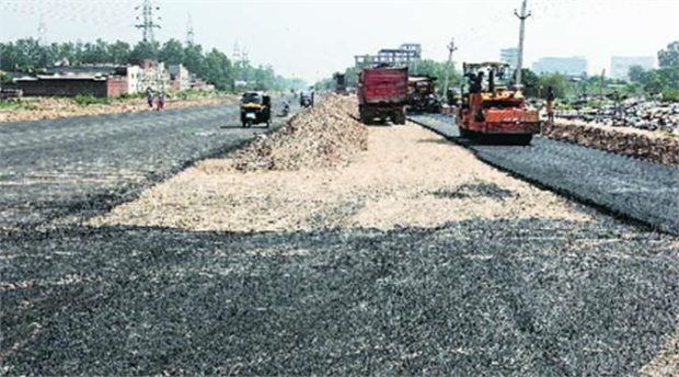 Road kee marammat ke waqt road 6 inch upar uth jaatee