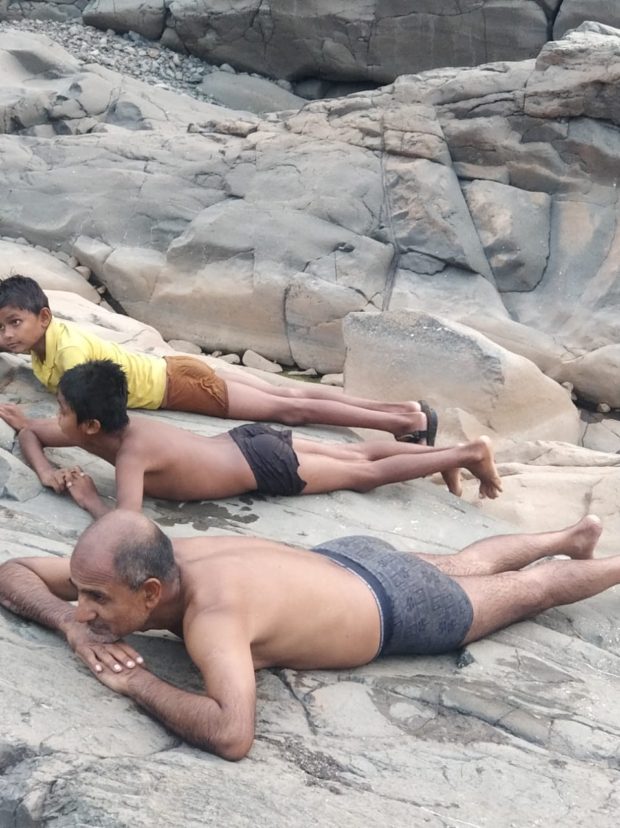 गीला बदन सुखानेआदिवासी नुस्का “आग लगाओ”